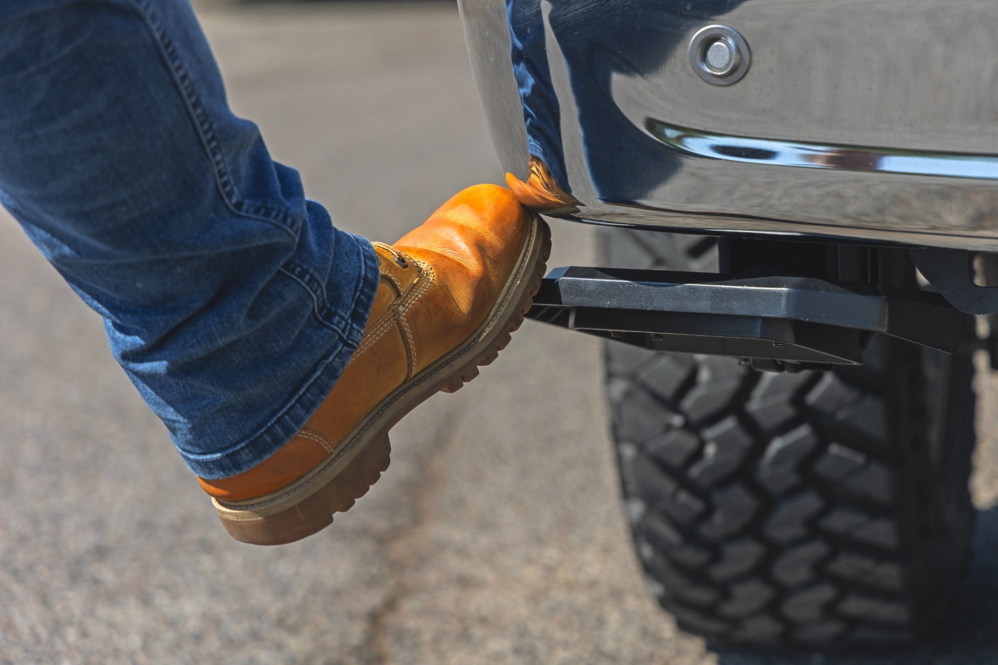 Retractable Bed Step | Manual Pull | Ford F-150 (21-26)/F-150 Lightning (22-26) 