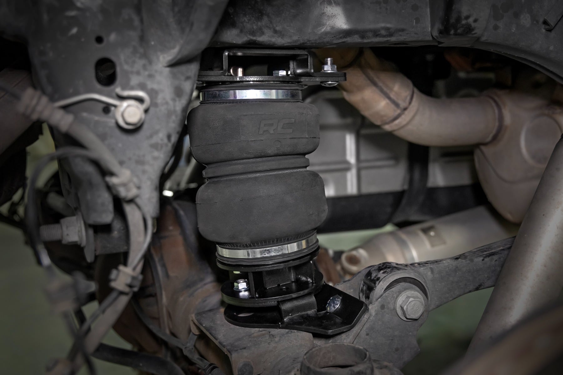 Air Spring Kit w/compressor | Wireless Controller | Ram 1500 4WD (2019-2026)