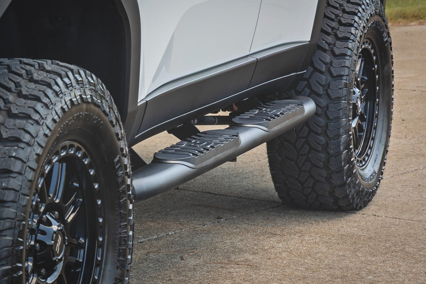 Oval Nerf Steps | Black | Toyota Land Cruiser 4WD (2024-2026)