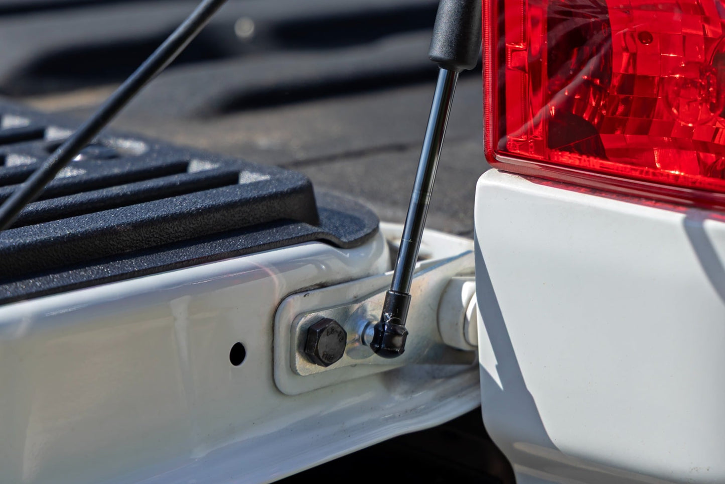 Tailgate Assist | Nissan Titan 2WD/4WD (2017-2024)