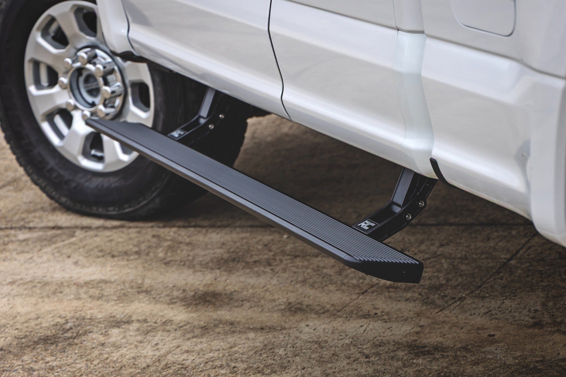 Power Running Boards | HT-Series | Super Cab | Ford F-150/Lightning/F-250/F-350/Raptor (15-26)
