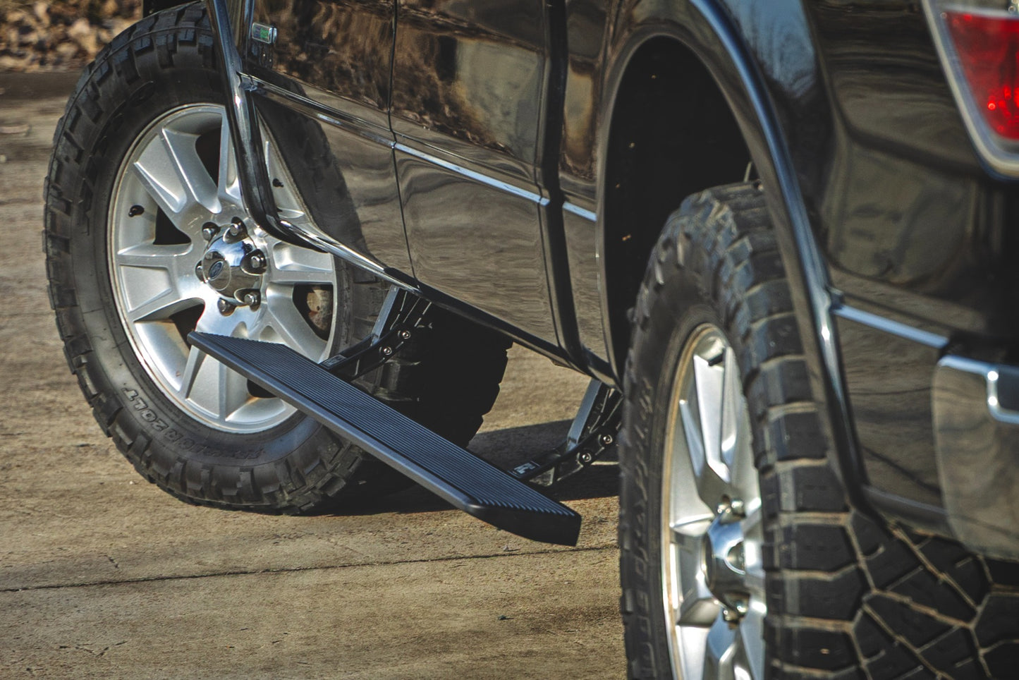 Power Running Boards | Crew Cab | Ford F-150 (2009-2014)