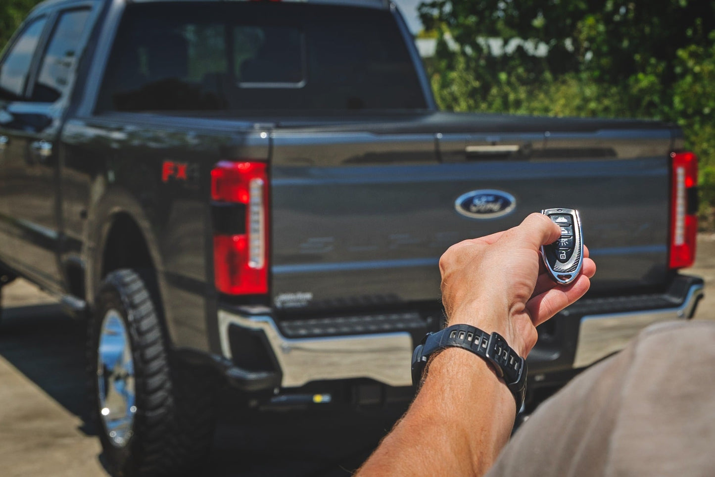 Powered Retractable Bed Cover | 6'10" Bed | Ford F-250/F-350 Super Duty (17-26)