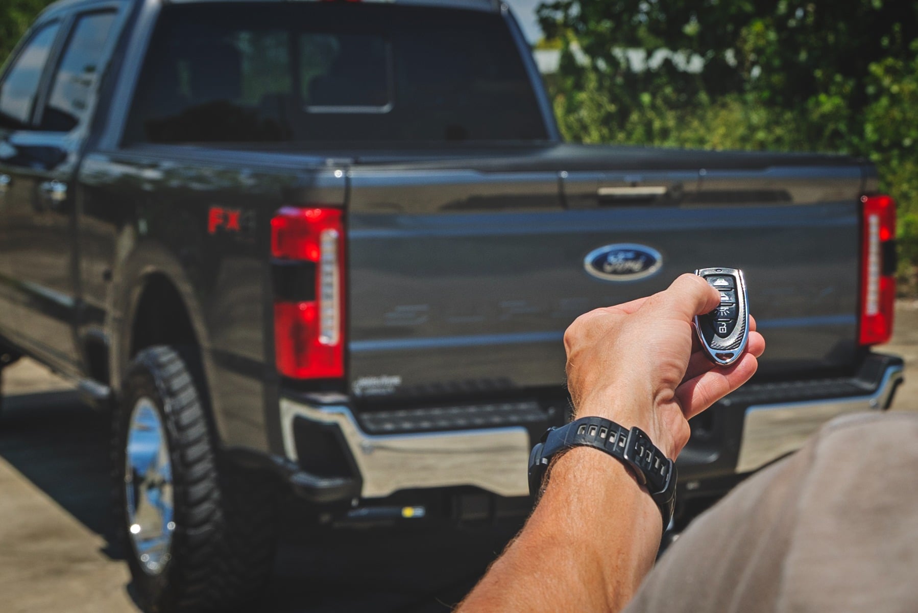 Powered Retractable Bed Cover | 6'10" Bed | Ford F-250/F-350 Super Duty (17-26)