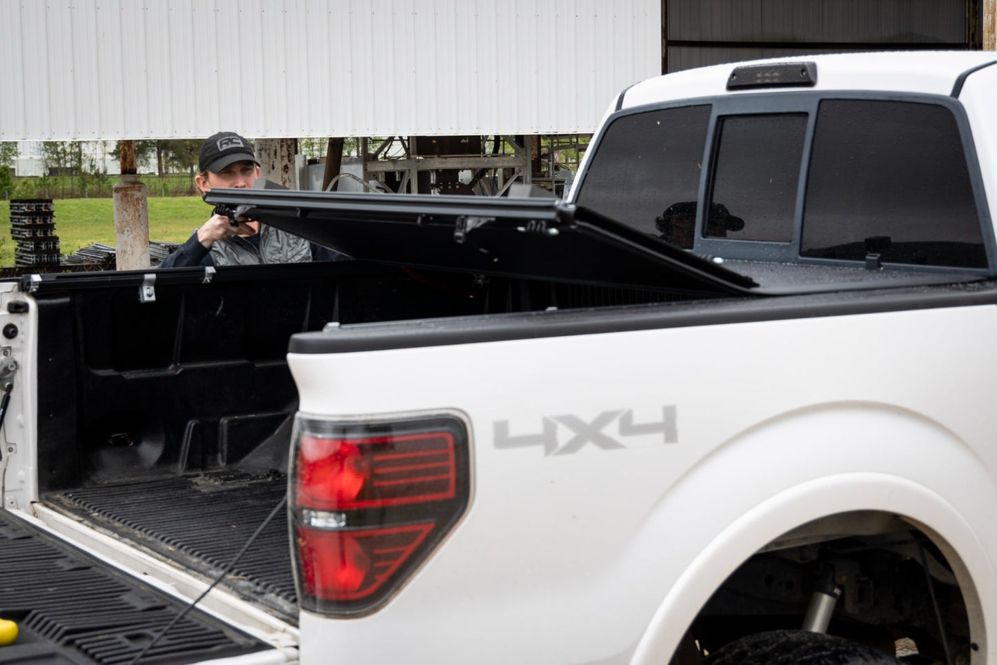 Hard Low Profile Bed Cover | Ford F-150 2WD/4WD (2004-2014)