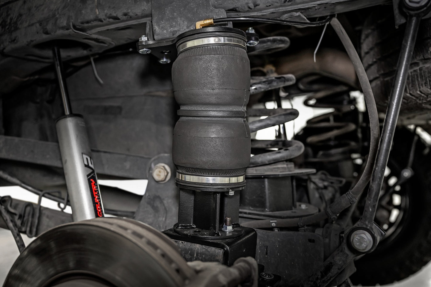 Air Spring Kit w/compressor | Wireless Controller | Ram 2500 4WD (2014-2026)