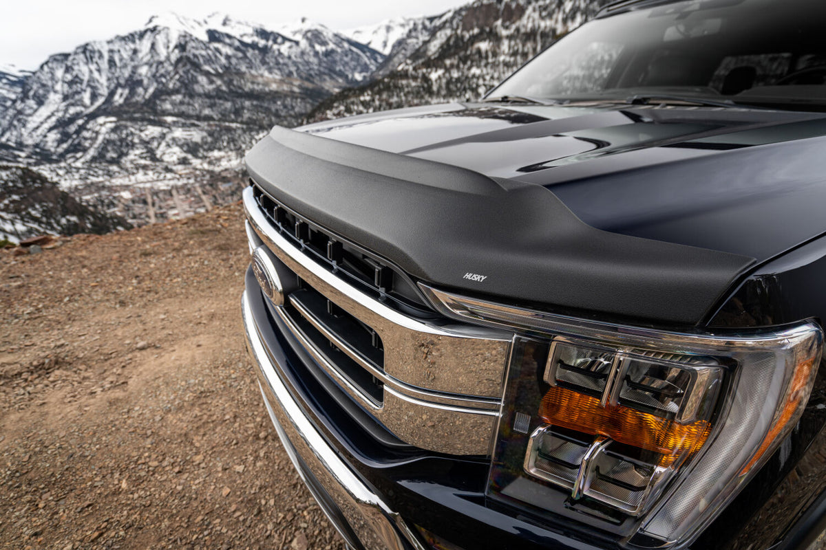 husky-aeroskin-II-textured-blk-2021-ford-F150-lifestyle-2830196-06.jpg