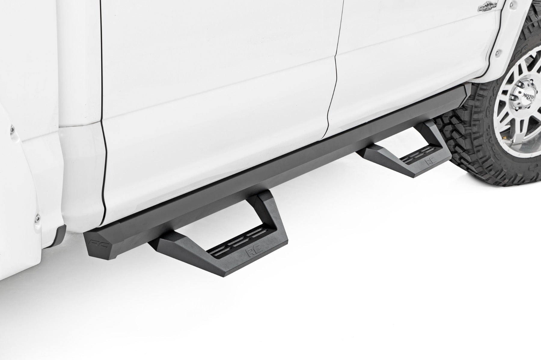 SRX2 Adj Aluminum Step | Crew Cab | Ford F-150/Lightning/F-250/F-350/Raptor (15-26)