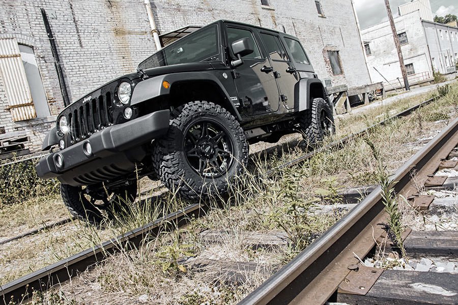 jeep-lift-kit_perf679-installed-tracks_1_1_2.jpg