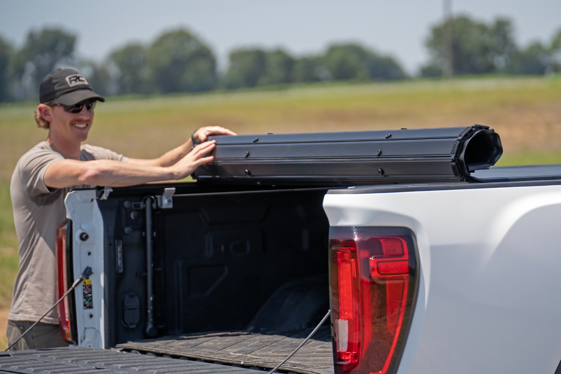 Hard Roll Up Bed Cover | 6'9" Bed | Chevy/GMC  Silverado/Sierra 2500HD/3500HD (20-26)